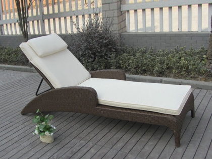 3069 PE rattan lounger