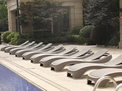 3106 plastic lounger