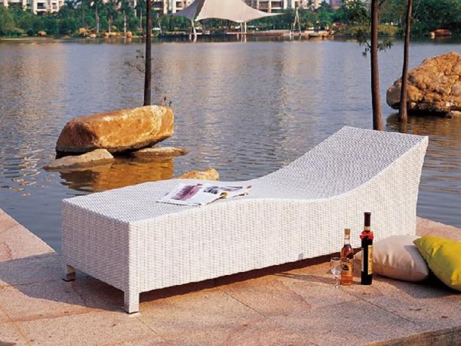 3089 PE rattan lounger