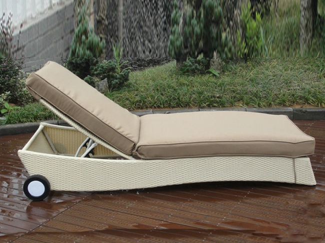 3043 PE rattan lounger