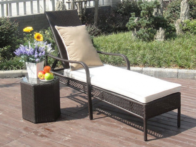 3055 PE rattan lounger