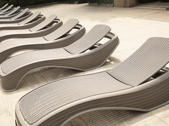3106 plastic lounger