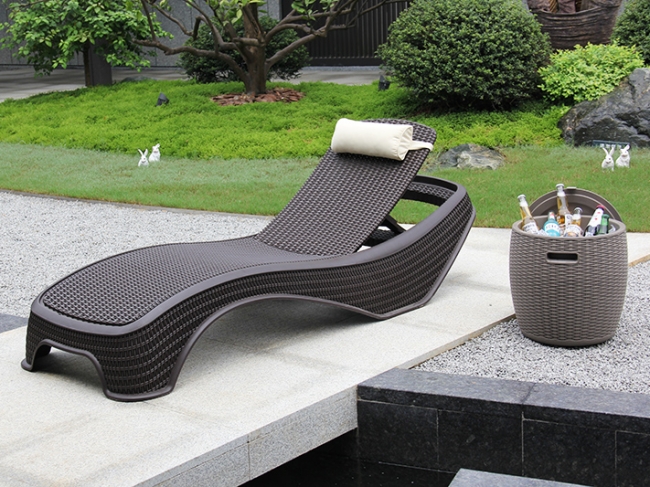 3106 plastic lounger