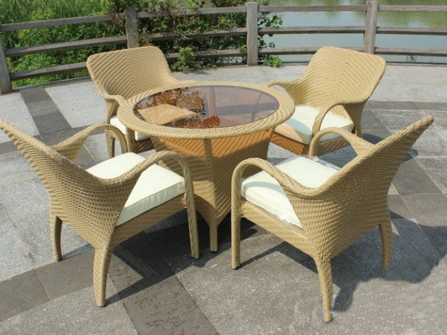 2077 Rattan set
