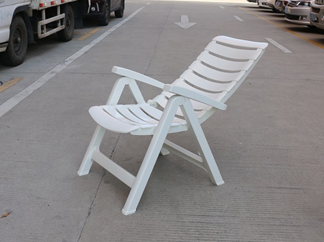 1038C plastic folding lounger