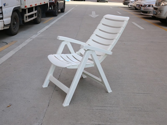1038C plastic folding lounger